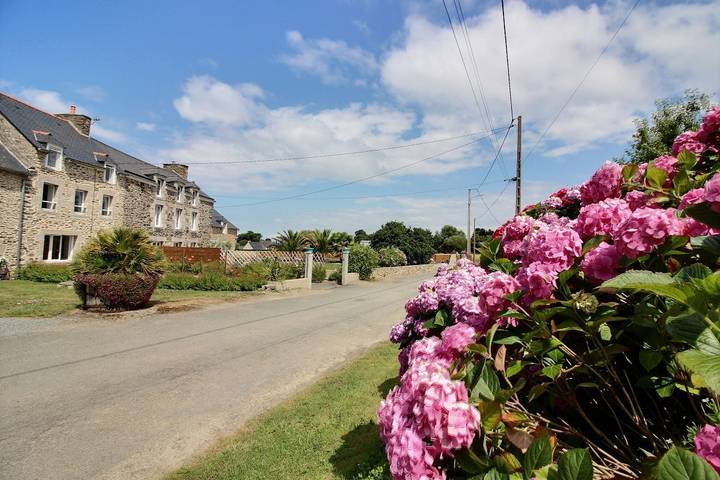Gîte pour 5 personnes, avec Terrasse ainsi que Jardin et Vue à Langrolay-sur-Rance
