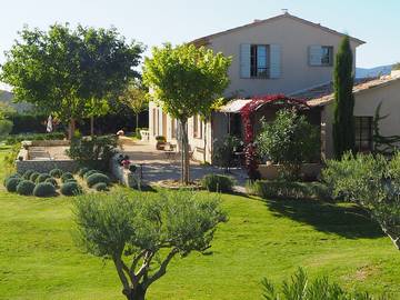 Gîte pour 10 personnes, avec terrasse ainsi que piscine et jardin à La Motte-d'Aigues