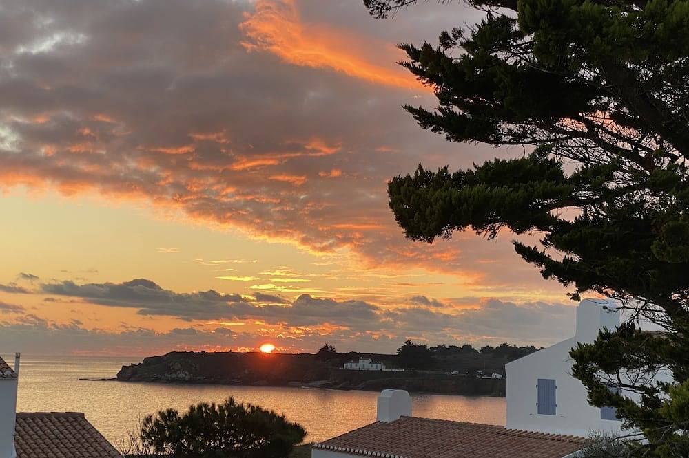 House with sea view - Plage Vieilles - 4 bedrooms - sleeps 8 in L'Île-d'Yeu, Vandea