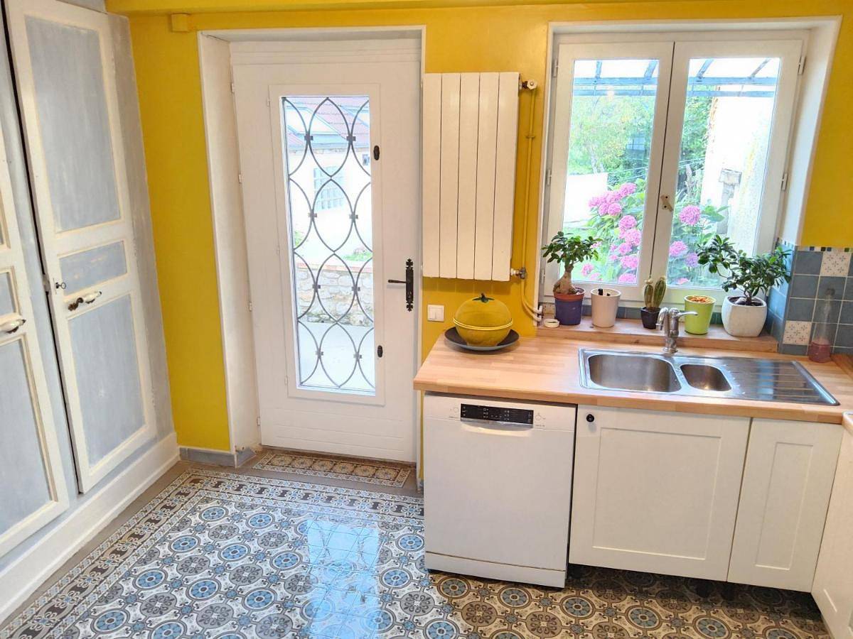 Charmante Briarde simple et de bon goût, avec Terrasse et Jardin - 4 à10 personnes in Villiers-sur-Morin, Seine-et-Marne