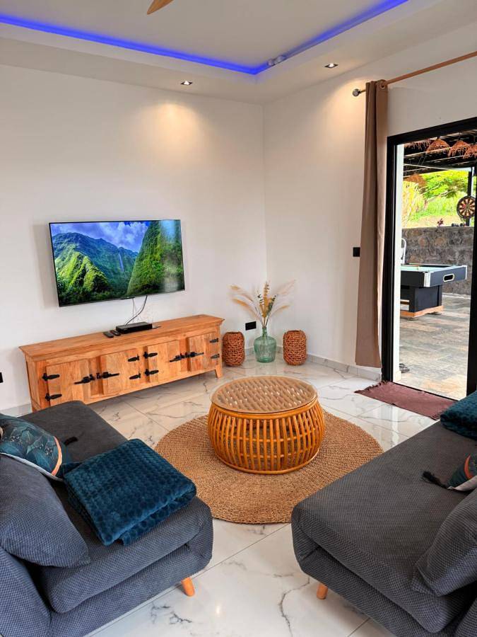 Location de vacances pour 15 personnes, avec jardin ainsi que piscine et vue, animaux acceptés dans Trois Mares - 2