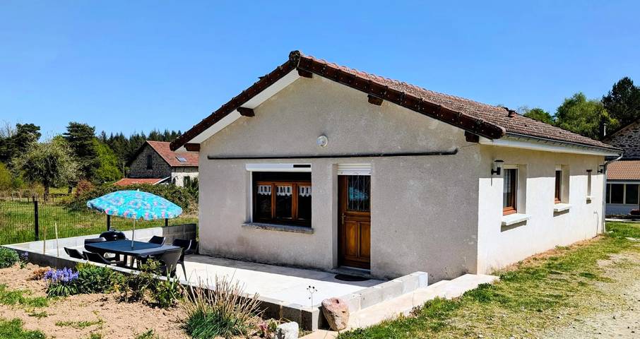 Gîte pour 6 personnes, avec jardin à Peyrat-le-Château
