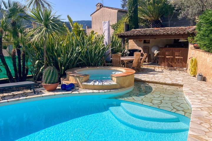 Villa pour 7 personnes, avec piscine et jardin, adapté aux familles à Fréjus