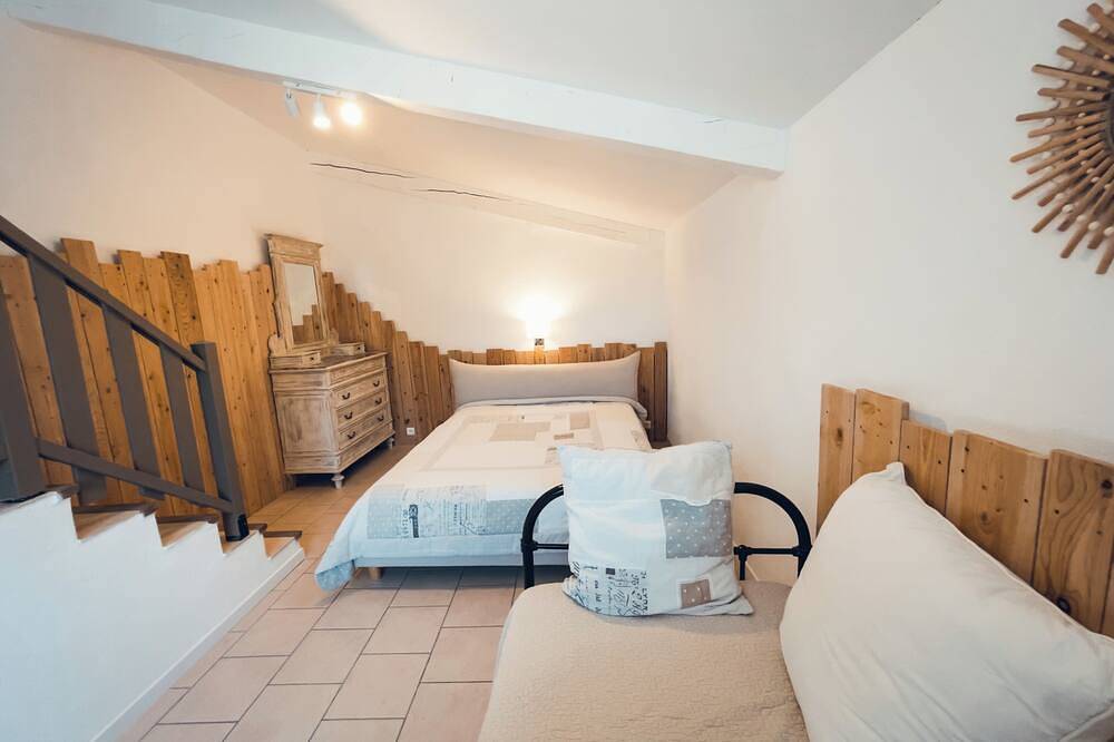 Nouveau !! Maison de village de plain pieds avec jardin et stationnement privé in Saint-Saturnin-lès-Apt, Parc naturel régional du Luberon
