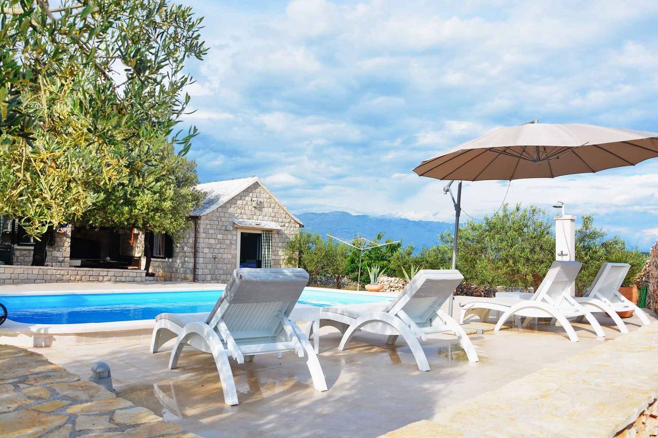 Villa mit Pool in abgeschiedener und ruhiger Lage  in Pucisca, Brac