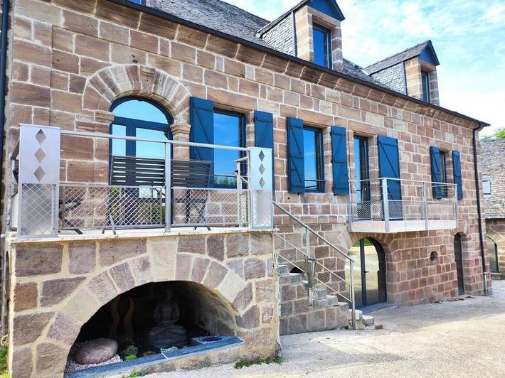Location de vacances pour 8 personnes, avec terrasse ainsi que jacuzzi et jardin à Ussac - 2