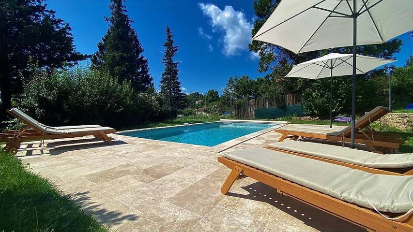 Location de vacances pour 7 personnes, avec jardin à Joannas