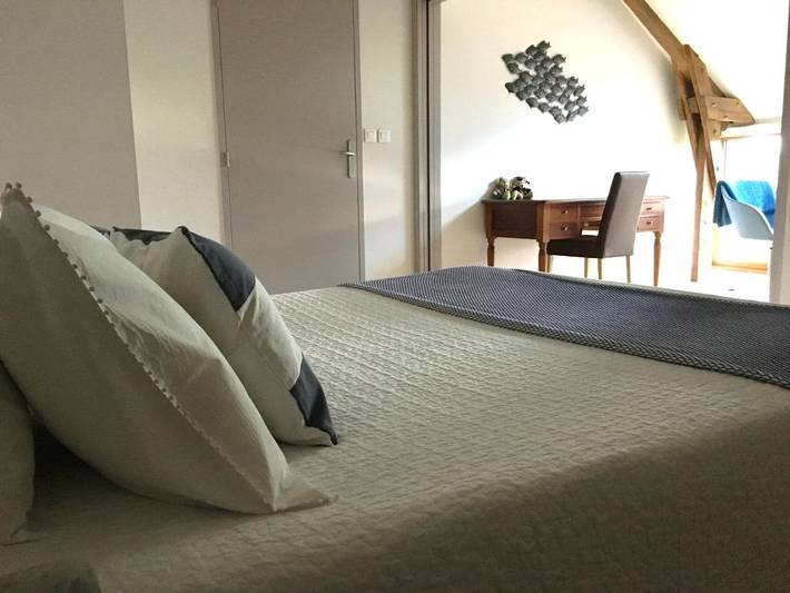 Location de vacances pour 3 personnes, avec vue et jardin à Chavagne - 3