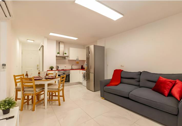 Entire apartment, Vacation Apartment 'Rayito De Sol 2' with Shared Pool, Wi-Fi and Air Conditioning in Maspalomas, San Bartolomé de Tirajana