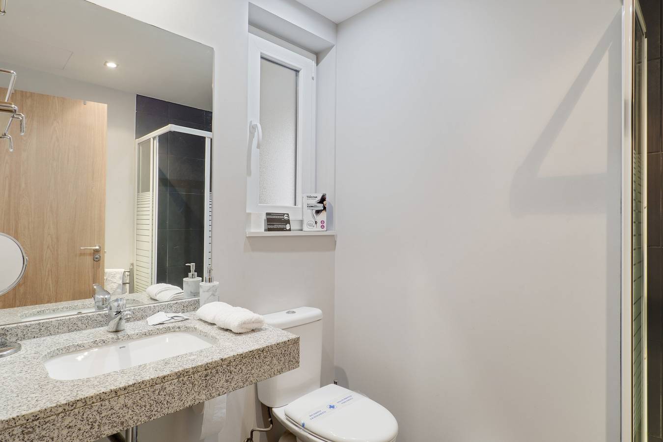 Modern studio in Arinsal van 40 m² met uitzicht op de bergen, foto 7