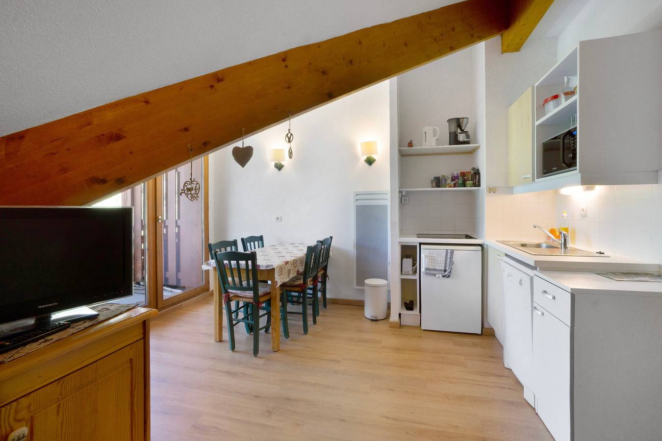 Apartamento entero, Apartamento 'A2 508 Appart Au Pied Des Pistes' con vistas a la montaña y balcón in Saint-François-Longchamp, Le Grand Domaine