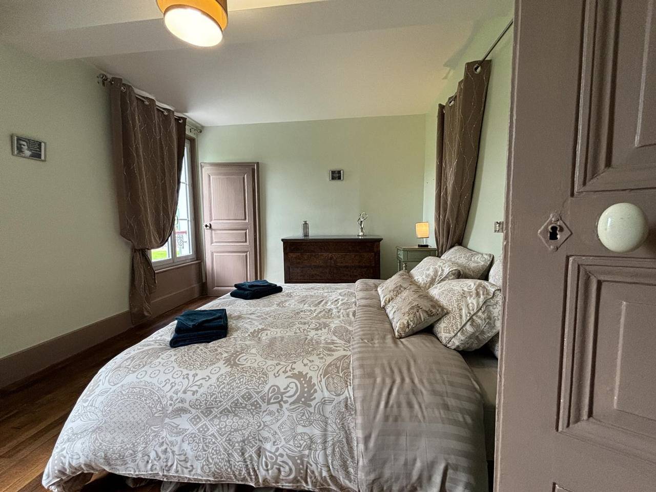 Maison Bourgeoise 1830 avec Spa et Jeux, Animaux Acceptés in Jaligny-sur-Besbre, Région de Vichy