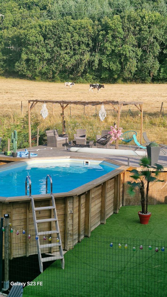 Vakantiehuis voor 15 personen, met tuin en whirlpool, kindvriendelijk in Cantal