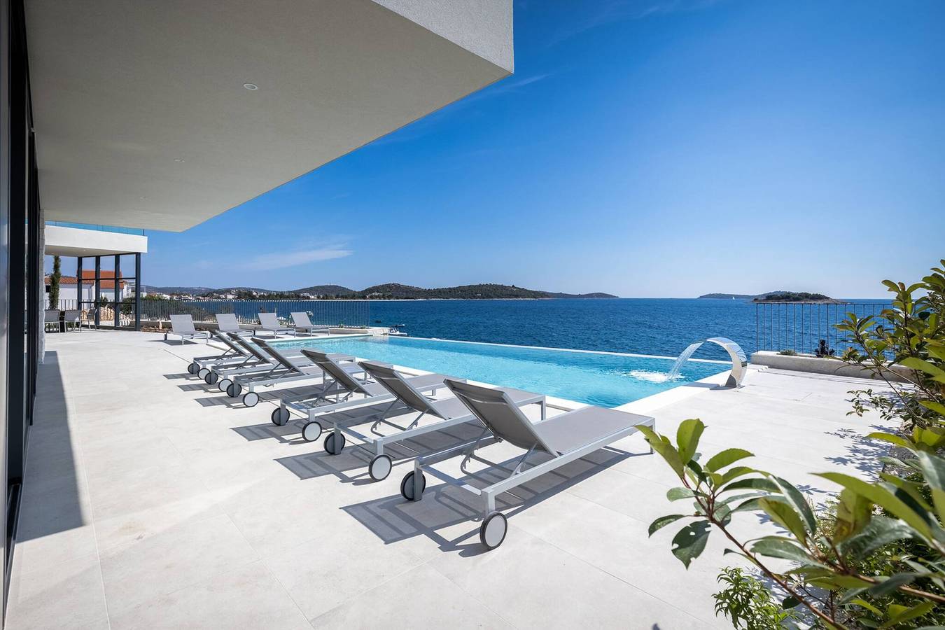 Luxury Villa Supreme Rogoznica 3 with Heated Pool in Rogoznica, Šibenik-Knin