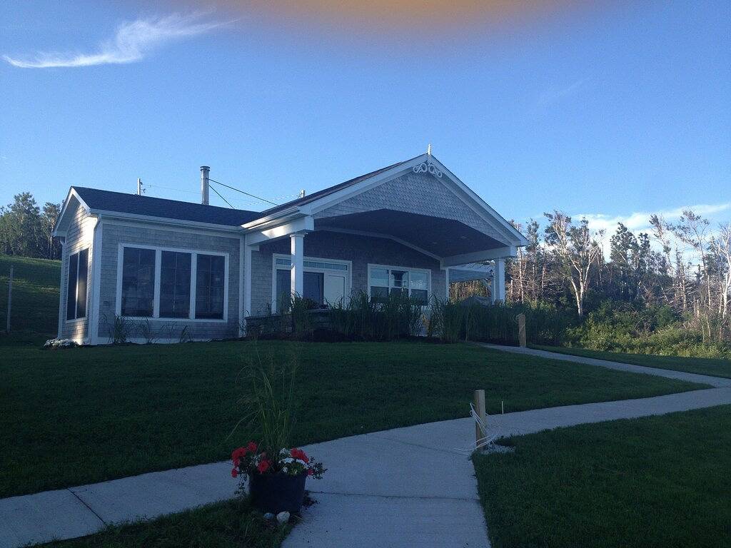 Nouveau Custom Seaside Getaway Watch toute l'année Baleines Voiliers Couchers de soleil in Antigonish County