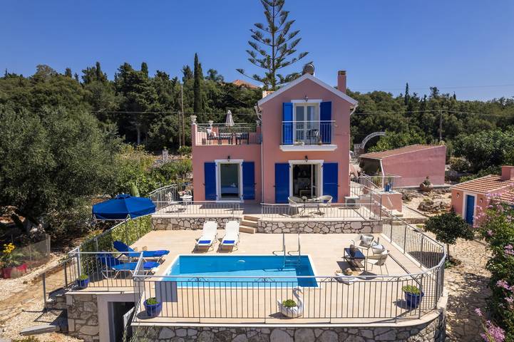 Villa for 4 people, with garden in Greek Islands