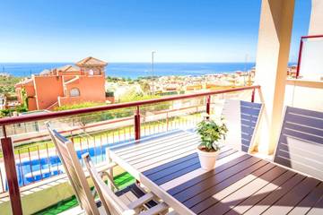 Gîte pour 4 personnes, avec piscine et terrasse ainsi que vue et jardin à Isla Plana