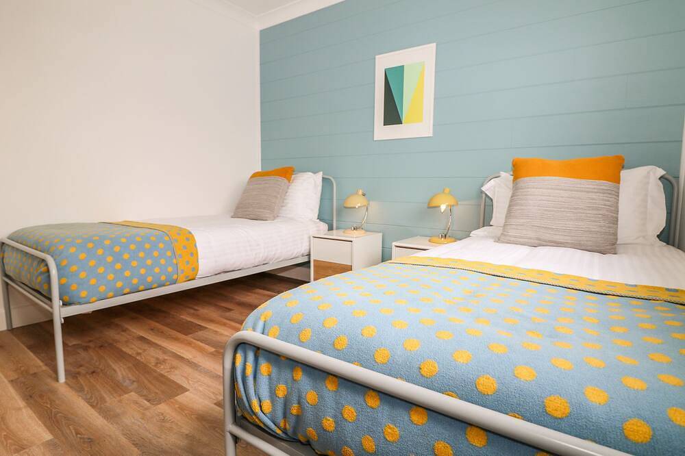 Pepperpots, pet friendly, luxury holiday cottage in Mawgan Porth in Mawgan Porth, Cornwall