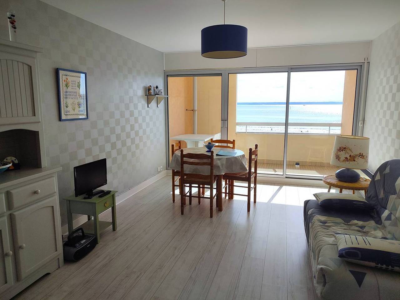 Entire apartment, Apartment Superb Sea View, facing the beach of Tresmeur in Trebeurden in Trébeurden, Pink Granite Coast