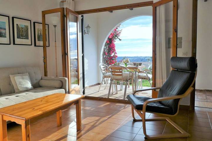 Location de vacances pour 4 personnes, avec piscine et terrasse ainsi que jacuzzi et jardin à Arenal d'en Castell