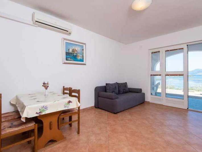 Ganze Wohnung, One Bedroom Apartment with Terrace and Sea View in Dubrovnik-Neretva