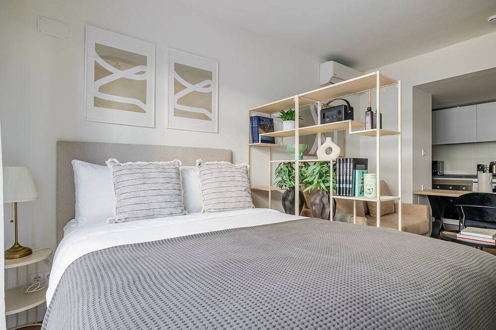 Entire apartment, Blueground | San Sebastián de los Reyes, pool, nr Plaza de la Constitución in San Sebastián de los Reyes, Madrid Province