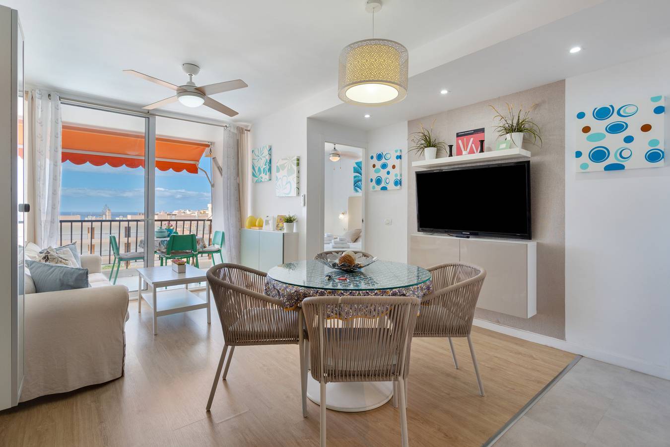 Ganze Wohnung, Ferienwohnung 'Lovely Nice Los Cristianos' mit Meerblick, Gemeinschaftspool und Wlan in Los Cristianos, Arona