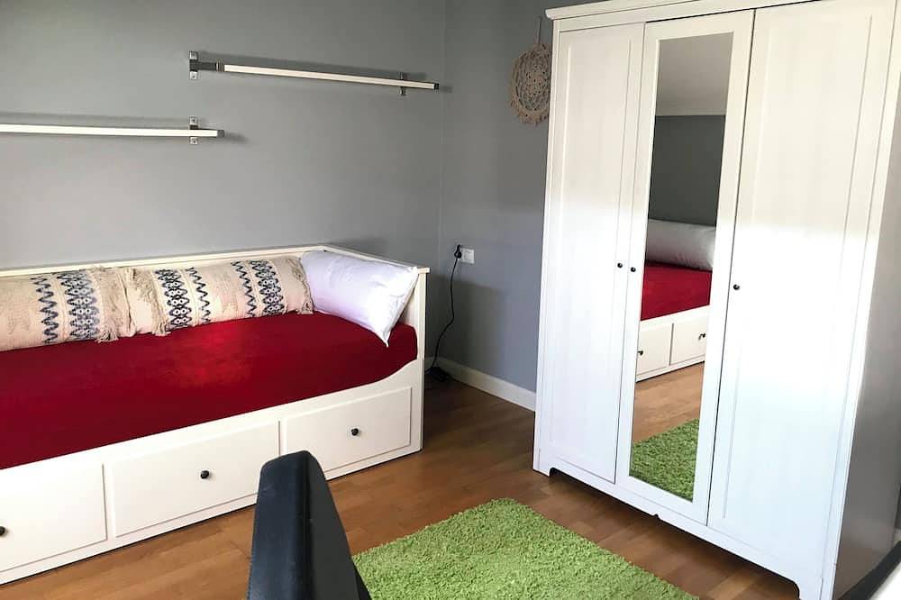 Entire apartment, Duplex Luxury Leioa 10 minutes from Bilbao, 5 minutes from beaches, ideal for families. in Leioa, Bizkaia