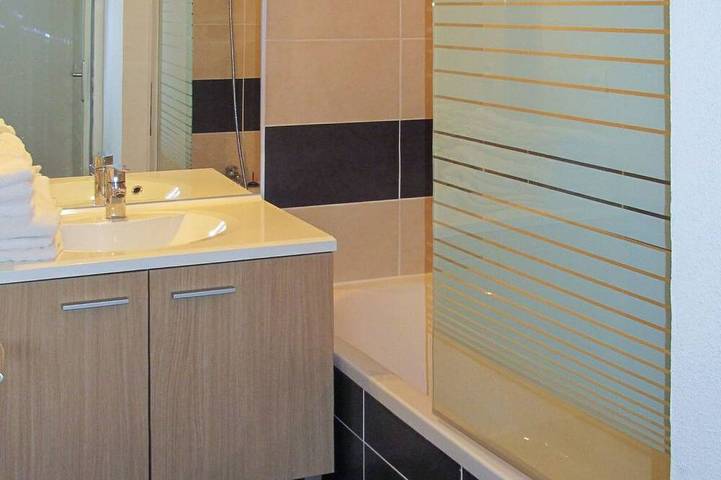 Gîte pour 4 personnes, avec piscine ainsi que sauna et balcon, animaux acceptés dans Plage Moutchic - 3