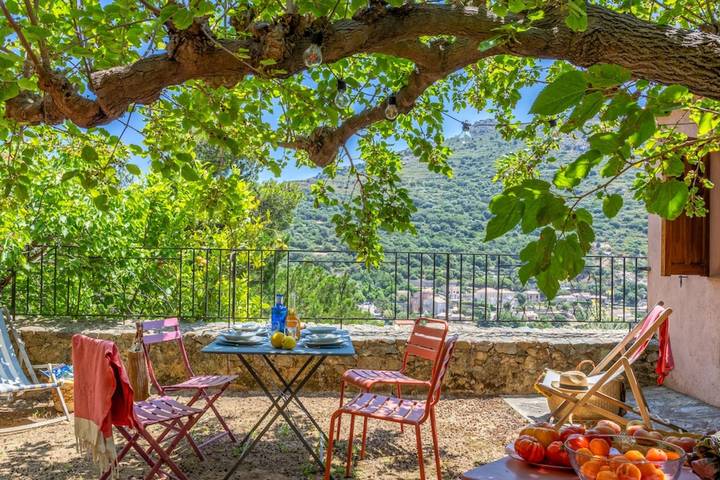 Location de vacances pour 4 personnes, avec terrasse et jardin, animaux acceptés à Corbara