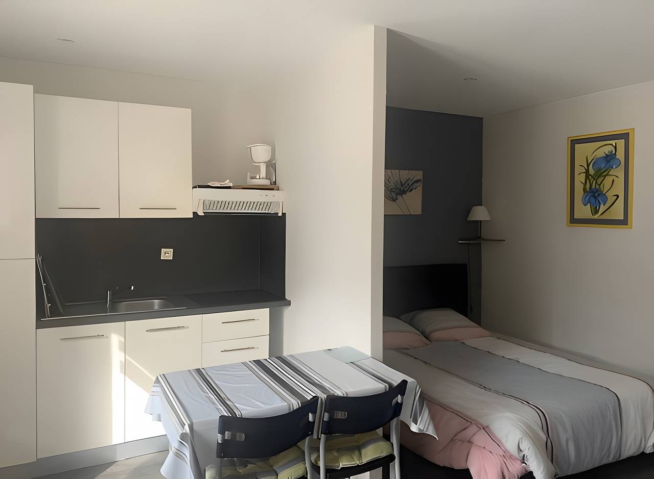 Studio entier, Studio « Le Laurier » avec terrasse privée, jardin commun et Wi-Fi in Lherm, Haute-Garonne