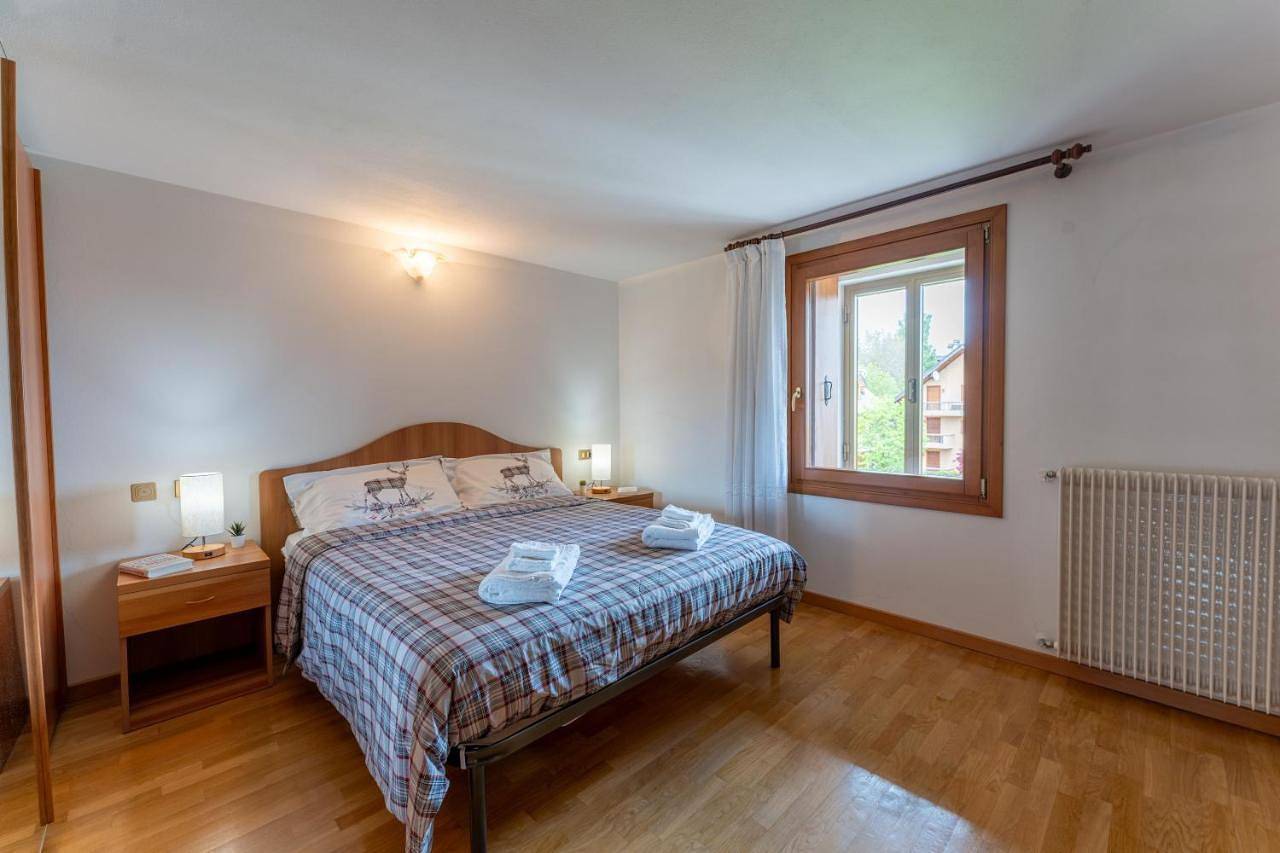 Apartamento inteiro, Lhousing - Tricamere con due bagni in centro in Roana, Vicenza (província)