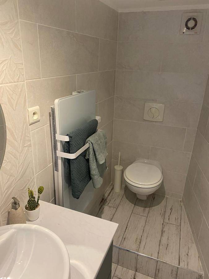 Gîte pour 2 personnes, avec jardin à Le Revest-les-Eaux - 4