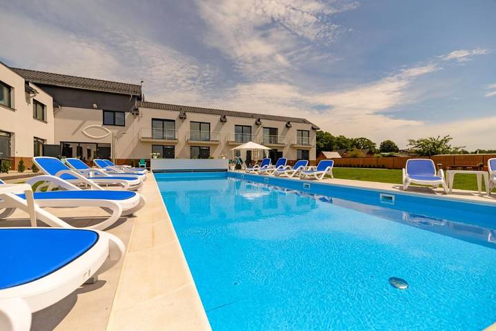 Ferienwohnung für 6 Personen, mit Terrasse und Garten sowie Pool und Ausblick in Swinemünde