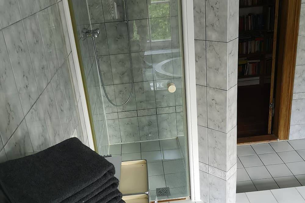 Ganze Wohnung, Belle Etage in Villenviertel Berliner Südwesten in Berlin Zehlendorf, Berlin