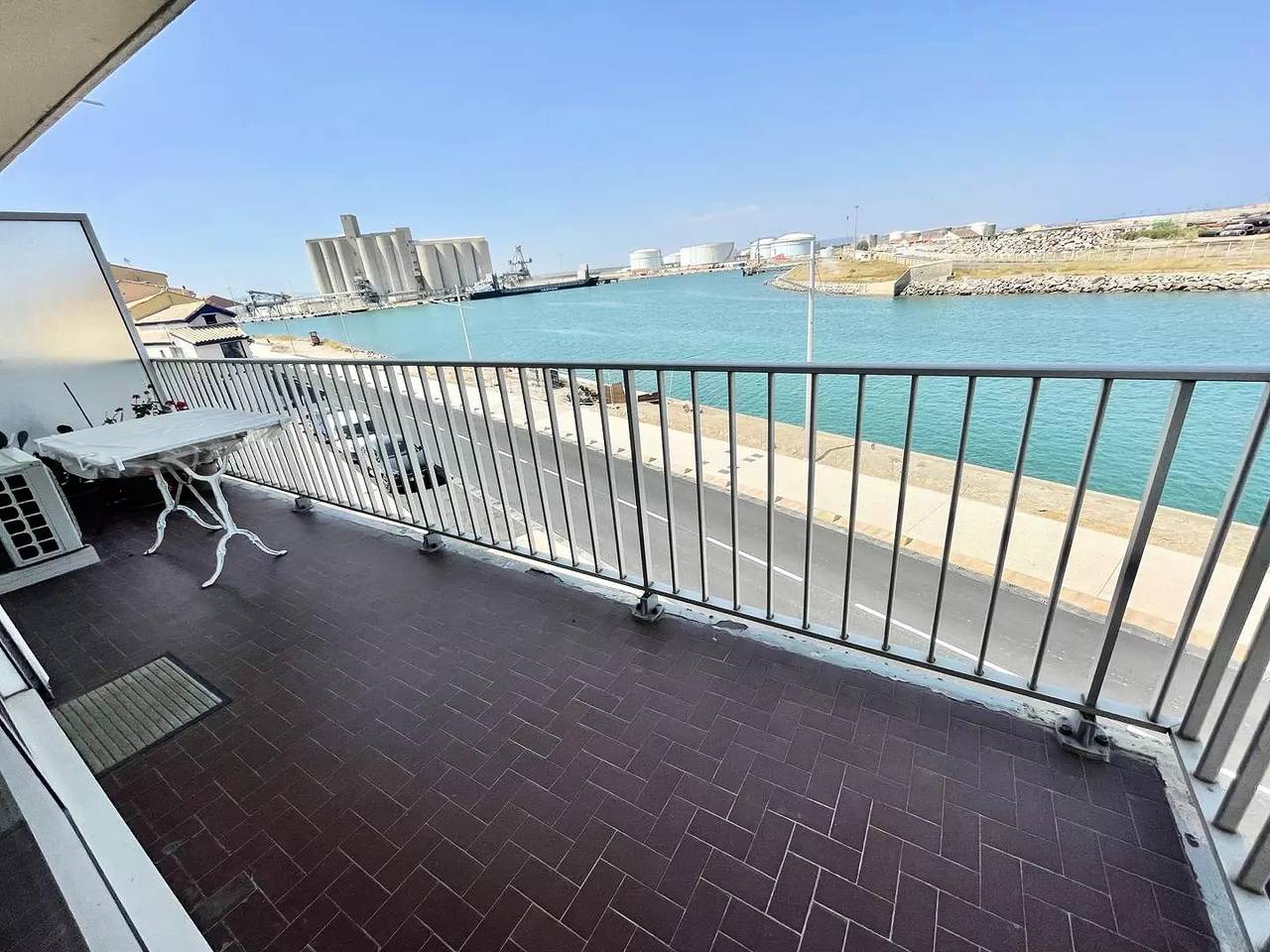 Appartement entier, Face Au Chenal: T2 Avec Balcon Et Parking 4 couchages in Port-la-Nouvelle, Côte méditerranéenne (France)