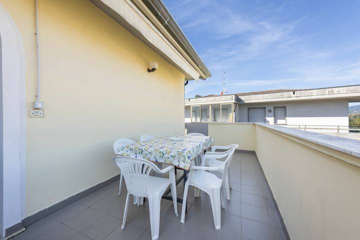 Ferienwohnung für 9 Personen, mit Garten und Balkon in Marina di Massa - 4