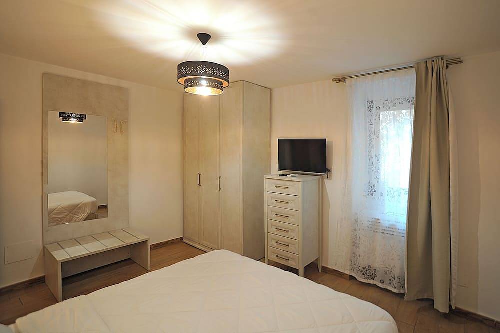 Entire apartment, La Corte di Gresi - Holiday home in the heart of medieval Tivoli in Tivoli, Rome Province