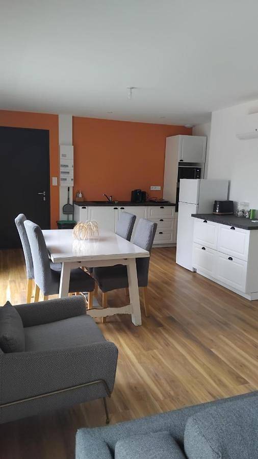 Gîte pour 5 personnes, avec terrasse à Périssac