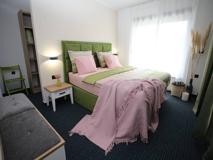 Villa pour 6 personnes, avec jardin et balcon, adapté aux familles à Jezera - 4