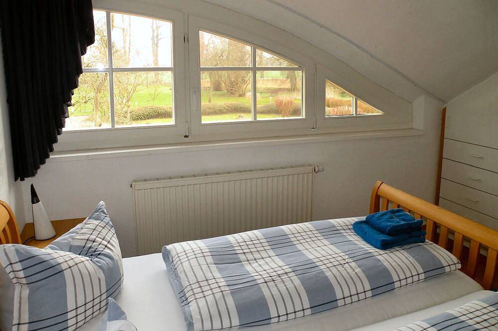Ganze Wohnung, Rügen-Ferien im historischem Gutshof: Altes Gutshaus Losentitz - Ferienwohnung 4 in Halbinsel Zudar, Garz/Rügen