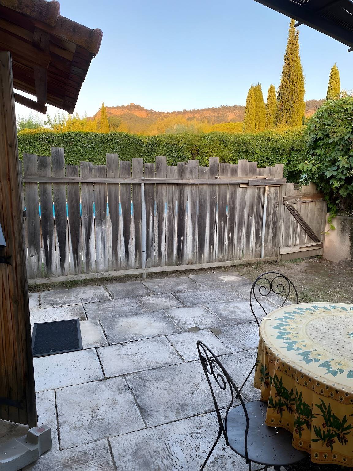 Le néflier – Gîtes Les Sablières: Familienfreundliches Ferienhaus in der Drôme Provençale in Saint-Paul-Trois-Châteaux, Nyons und Umgebung