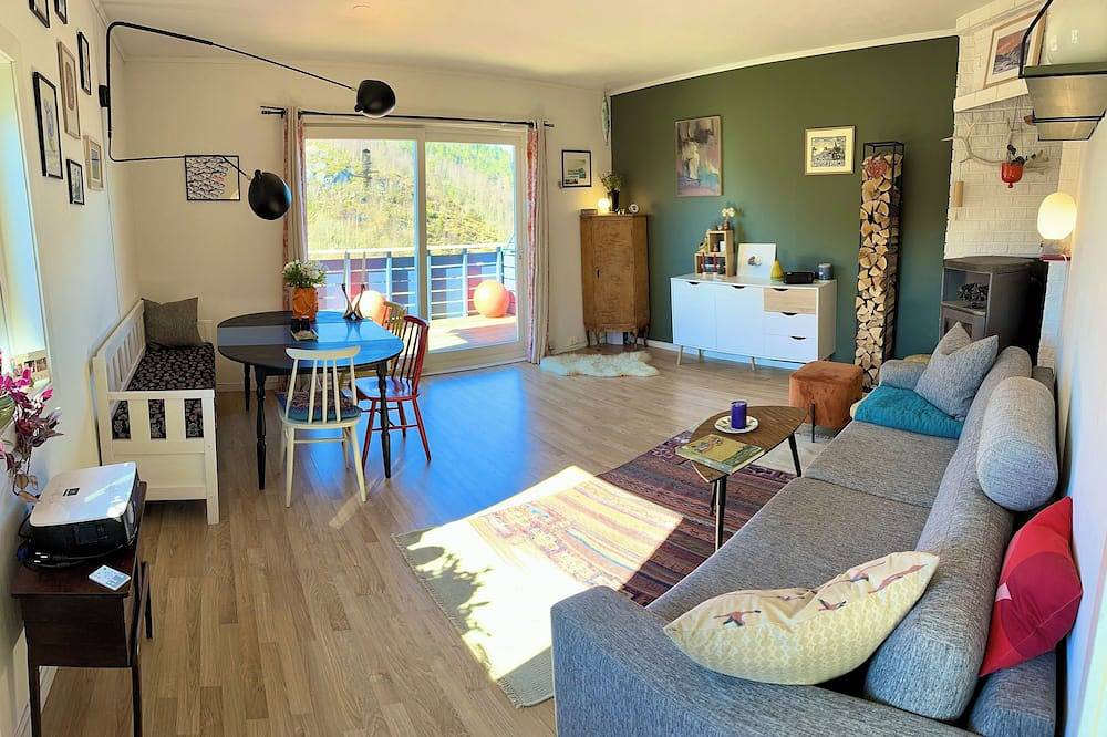 Cosy house with sunny balcony, mountains and fjord view! in Årstad, Bergen