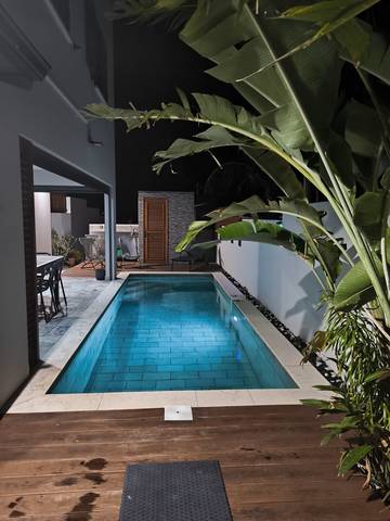 Location de vacances pour 8 personnes, avec piscine ainsi que balcon et jardin sur l' Île de la Réunion