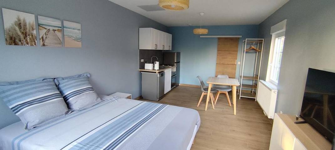 Gîte pour 2 personnes, avec piscine ainsi que vue et terrasse, animaux acceptés à Hautvillers-Ouville