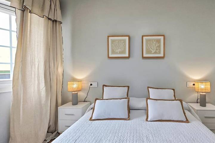 Entire apartment, Desconectaengalicia Arenal 150m beach Baltar in Portonovo, Sanxenxo