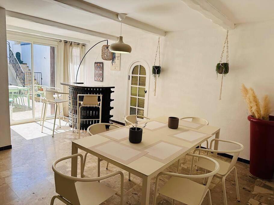 Appartement entier, Two-Bedroom Apartment in Aigues-Mortes, Côte d'Améthyste