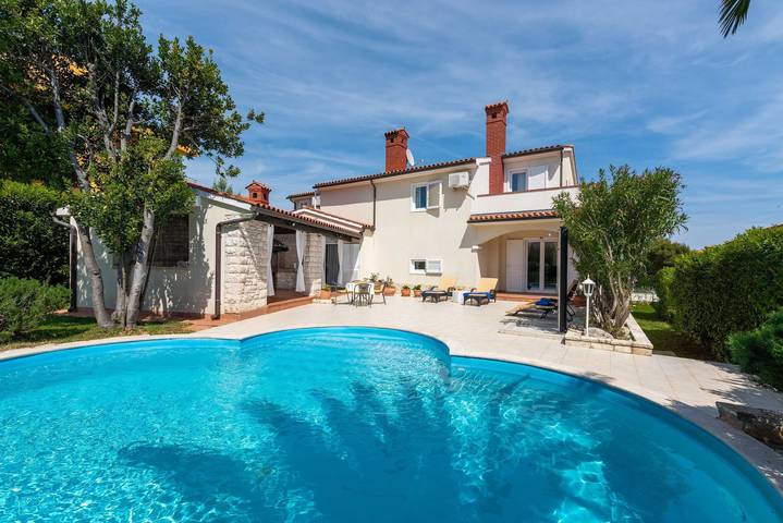 Villa für 8 Personen in Premantura