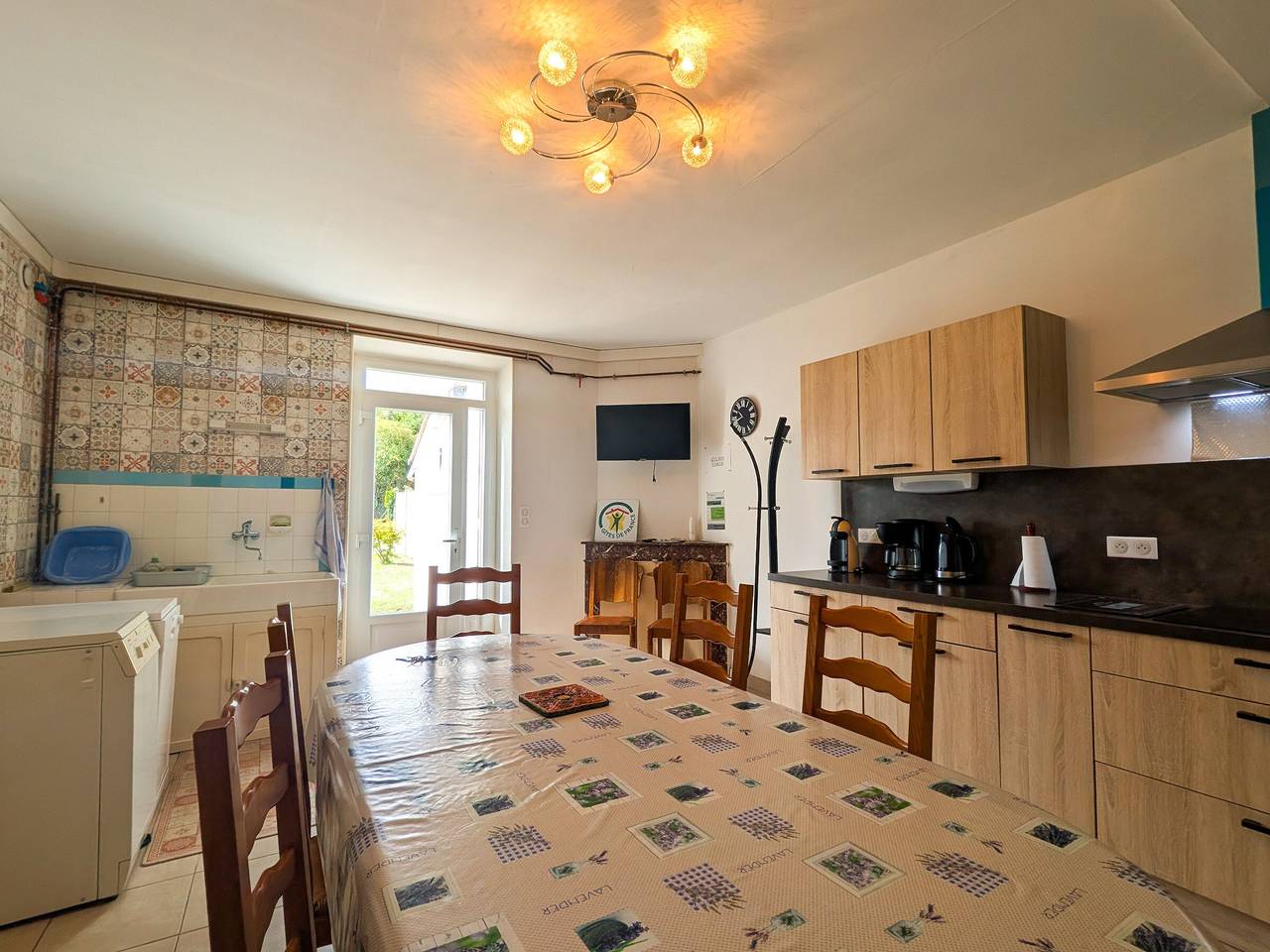 Maison de Charme en Berry avec Jardin et Wifi, Proche Vignobles in Reuilly, Région d'Issoudun