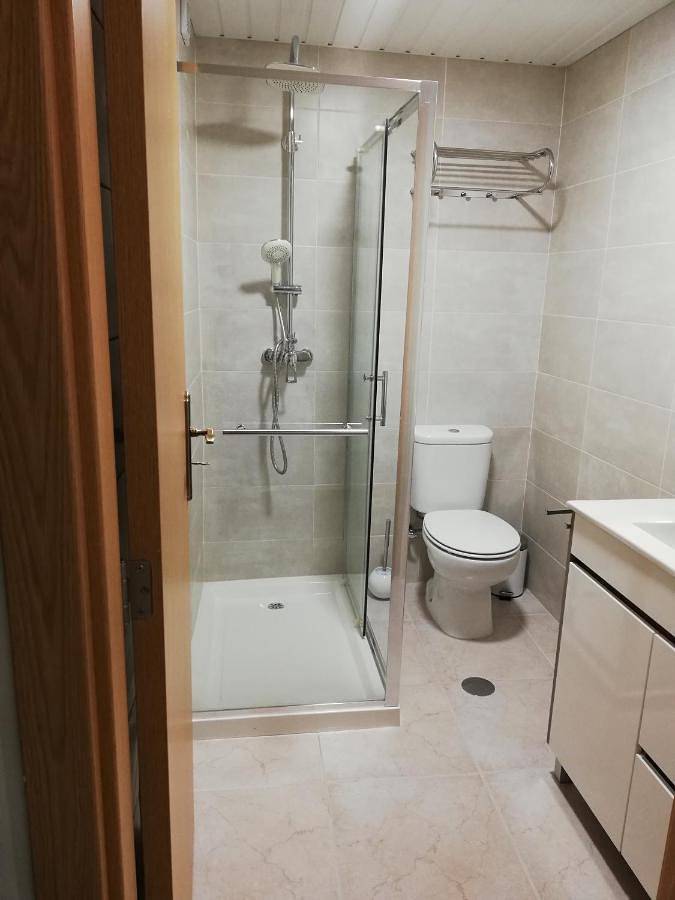 Apartamento inteiro, House 4U - Modern Mezzanine Apartment with Ac, Wi-Fi and Parking - Abrantes in Abrantes e Alferrarede, Rio Tejo